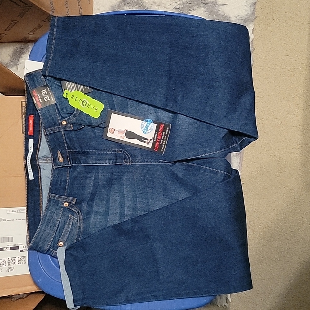 Celebrity Pink 13/31 skinny curvy mid-rise jeans